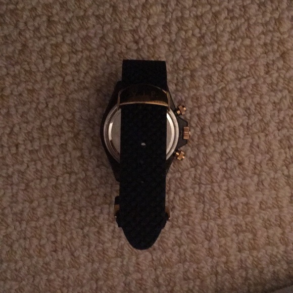 Watch - Picture 3 of 3